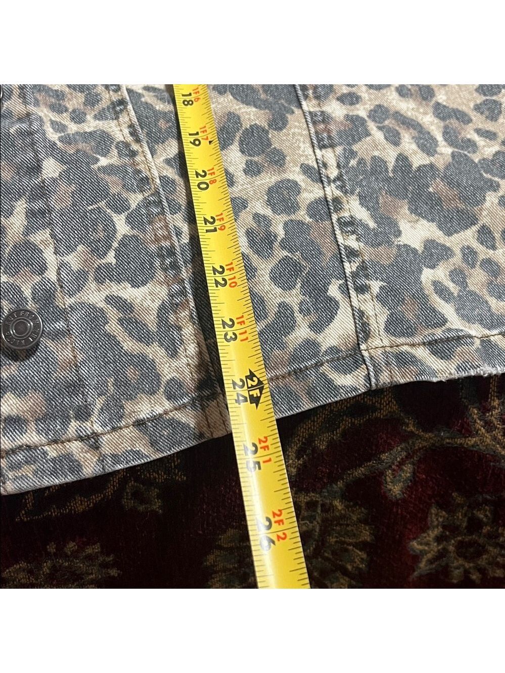 Kut from the Kloth Leopard Print Jean Jacket - Black and Tan. XL - Picture 7 of 9